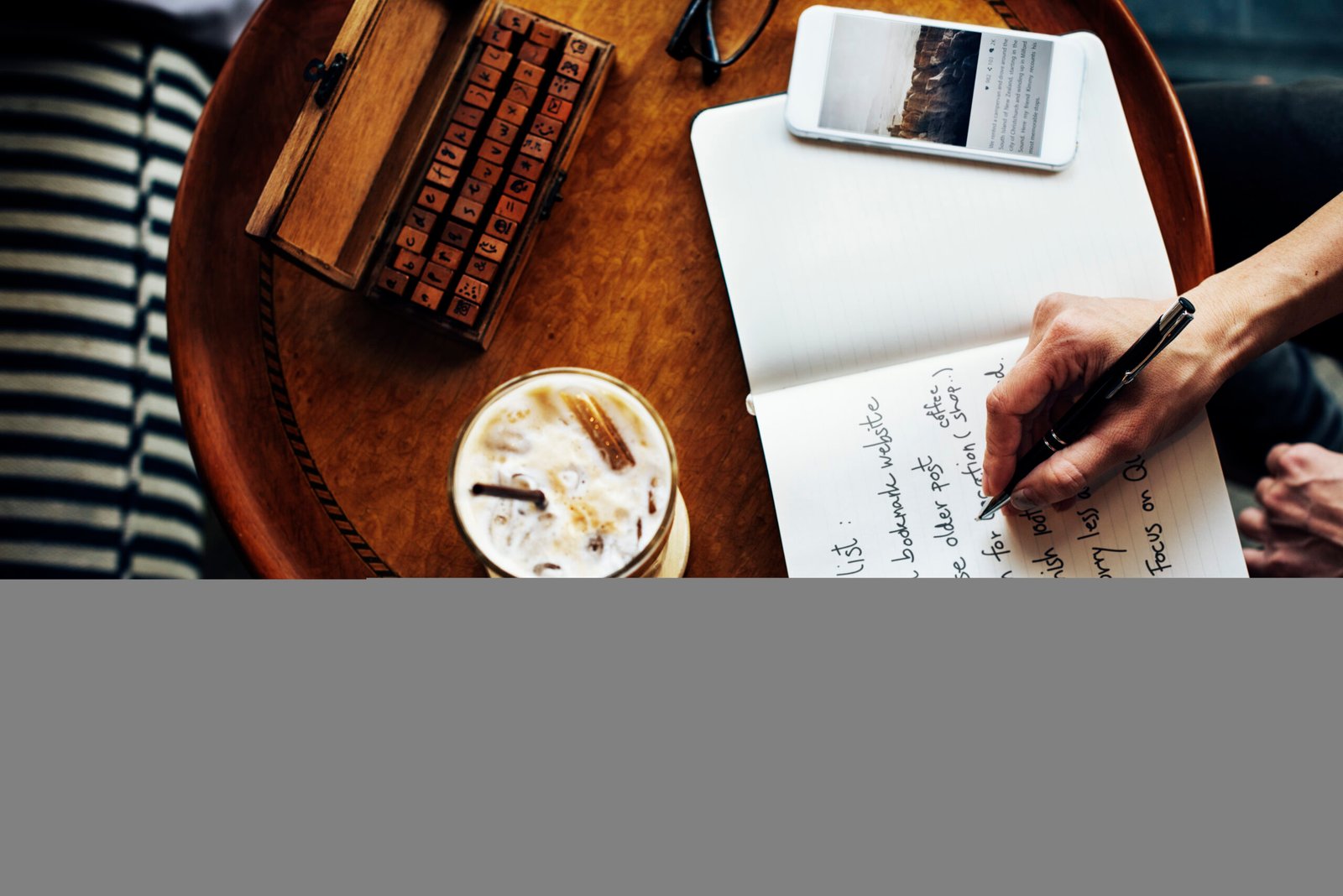 loopeando The Complete Guide to Poem Topics: Finding Inspiration, Targeting Niche Keywords, and Writing Poetry That Resonates