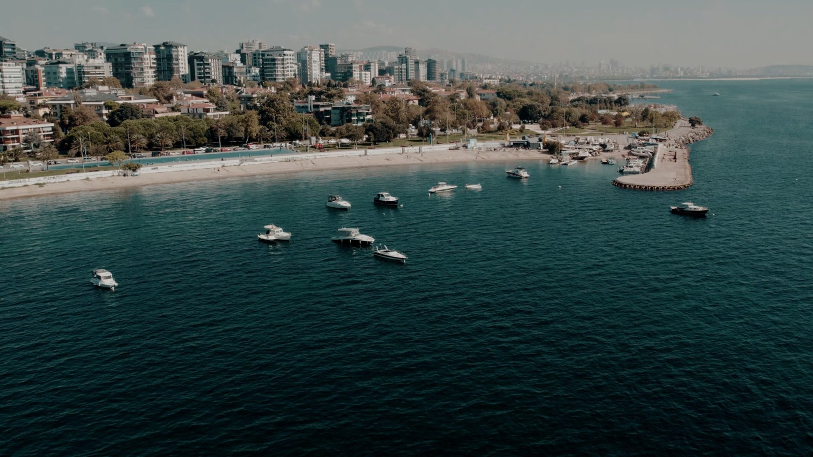 365 Days Boat Scene